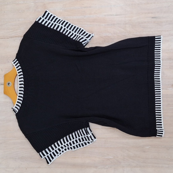 Black Knit Sweater Top w/ Striped Trim Short Sleeve Stylish Lightweight - Picture 4 of 9